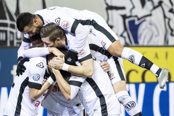 Jubel bei den Spielern des FC Lugano nach dem Tor zum 1-0 im Super League Spiel zwischen dem FC Luzern und dem FC Lugano, am Samstag, 16. Februar 2019, in der Swissporarena in Luzern. (KEYSTONE/Alexan ...