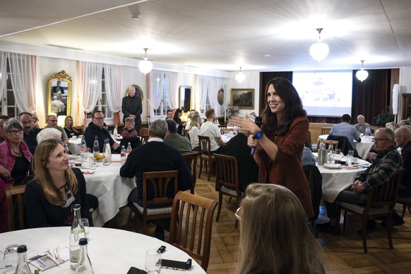 Susanne Wille, Generaldirektorin SRG, spricht an einem oeffentlichen Podium, am Donnerstag, 16. Oktober 2025, in Kriegstetten. Unter anderem wird auch ueber die sogenannte Halbierungsinitiative diskut ...