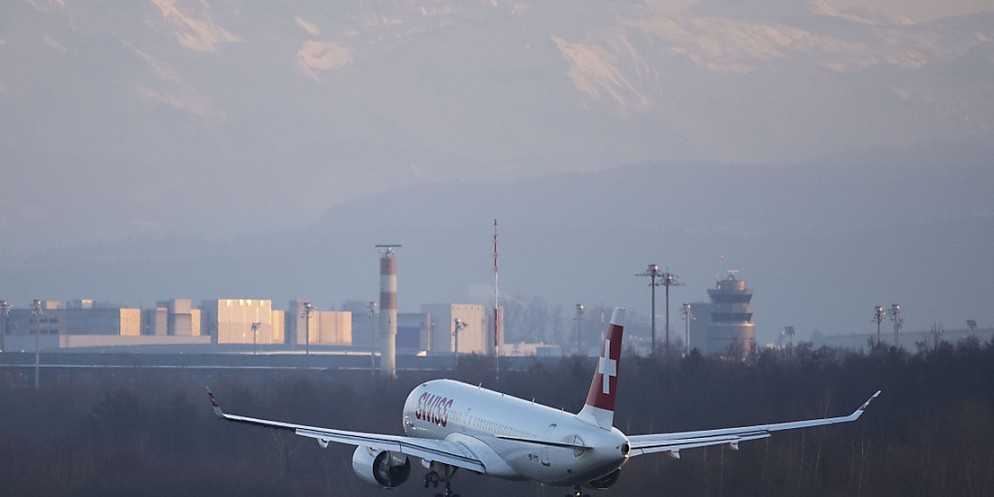 Am Mittwochmorgen hat eine Informatikpanne bei der Schweizer Flugsicherung Skyguide den Flugverkehr in der Schweiz komplett lahmgelegt. Flugzeuge können in Zürich und Genf weder starten noch landen. D ...