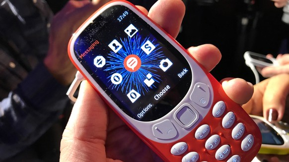 Wie das Original ist auch das neue Nokia 3310 ein einfaches Handy und kein Smartphone – und neben «Snake» ist auch der typische Klingelton wieder da.