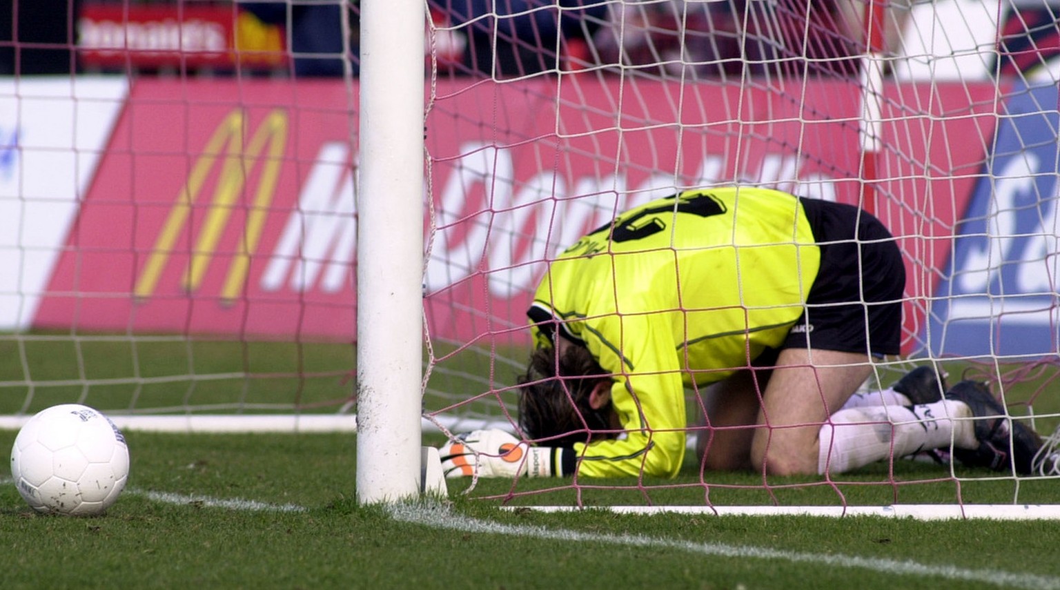 Cottbus&#039; Bosnian keeper Tomislav Pipica reacts after he shot the ball in his own goal for the final 3-3 result during the First German soccer league match FC Energie Cottbus vs. Borussia Moenchen ...