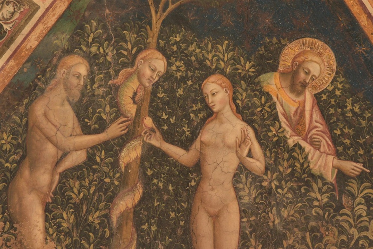 Spätgotische Darstellung des Sündenfalls: Die Schlange verführt Adam und Eva dazu, die Frucht vom Baum der Erkenntnis zu essen, während Gott ihnen vergeblich den richtigen Weg zeigt.