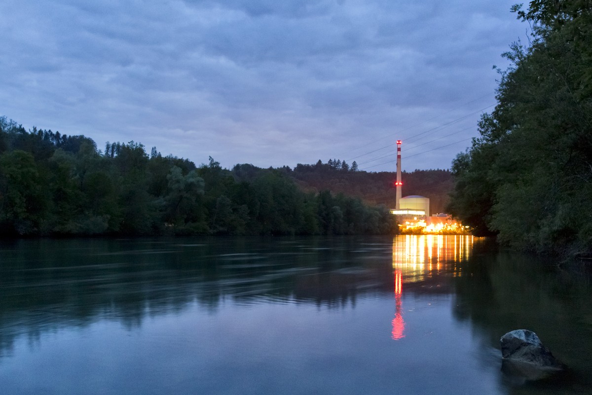ZUR EIDGENOESSISCHEN ABSTIMMUNG UEBER DIE VOLKSINITIATIVE "FUER DEN GEORDNETEN AUSSTIEG AUS DER ATOMENERGIE (ATOMAUSSTIEGSINITIATIVE)" VOM SONNTAG, 27. NOVEMBER 2016, STELLEN WIR IHNEN FOLGE ...
