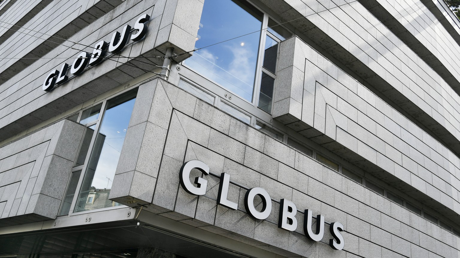 ARCHIVBILD ZUM VERKAUF VON GLOBUS AN DIE SIGNA-GRUPPE, AM 1. FEBRUAR 2020 - Globus Filiale in Zuerich am Freitag, 12. Mai 2017. Die Migros legt ihre Modeketten Globus, Herren Globus und Schild unter d ...