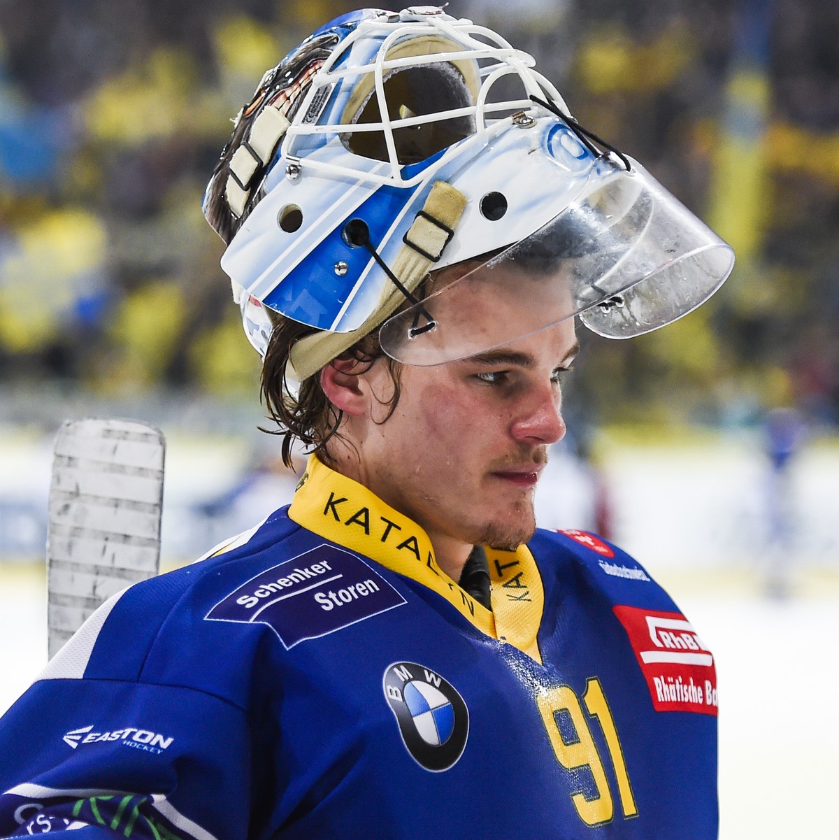 Torhueter Gilles Senn von Davos, beim Meisterschaftsspiel der National League A zwischen dem HC Davos und dem HC Lugano, am Samstag, 6. Februar 2016, in der Vaillant Arena in Davos. (KEYSTONE/Gian Ehr ...