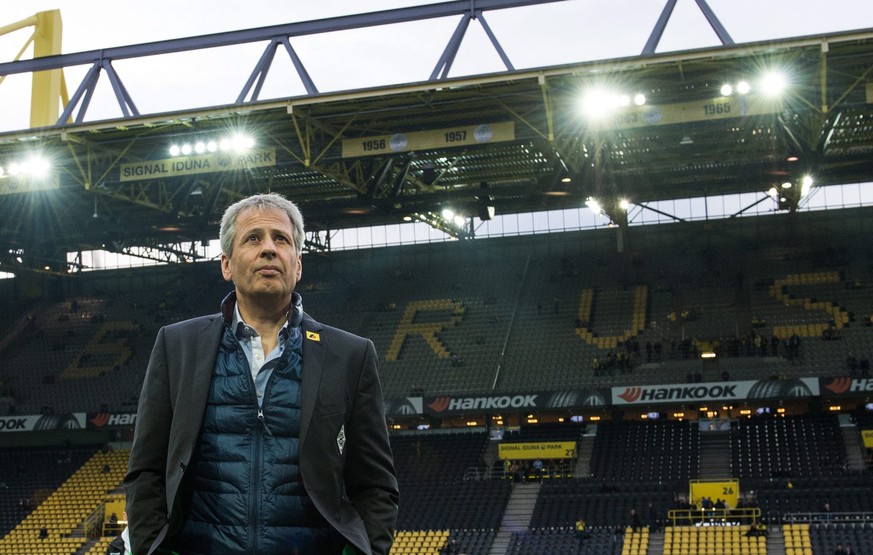 epa04482831 Moenchengladbach&#039;s coach Lucien Favre walks across the pitch before the German Bundesliga soccer match between Borussia Dortmund and Borussia Moenchengladbach at Signal Iduna Park in  ...