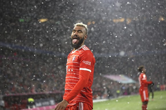 Bayern&#039;s Eric Maxim Choupo-Moting responds to snow during the Bundesliga soccer match between Bayern Munich and Union Berlin at the Allianz Arena in Munich, Germany, Sunday, Feb.26, 2023. (AP Pho ...
