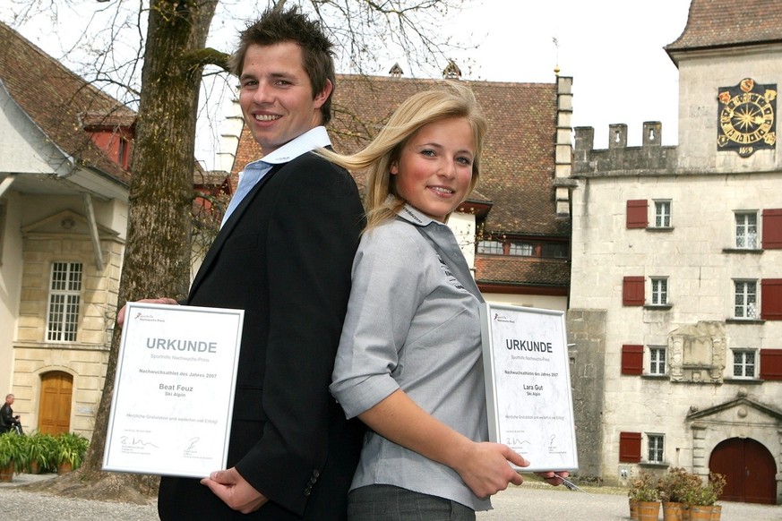 Beat Feuz, Ski Alpin, und Lara Gut, Ski Alpin, posieren anlaesslich ihrer Auszeichnung, dem Sporthilfe Nachwuchs - Preis, am Freitag, 18. April 2008, auf dem Schloss Lenzburg.
(KEYSTONE/PHOTOPRESS/Ku ...