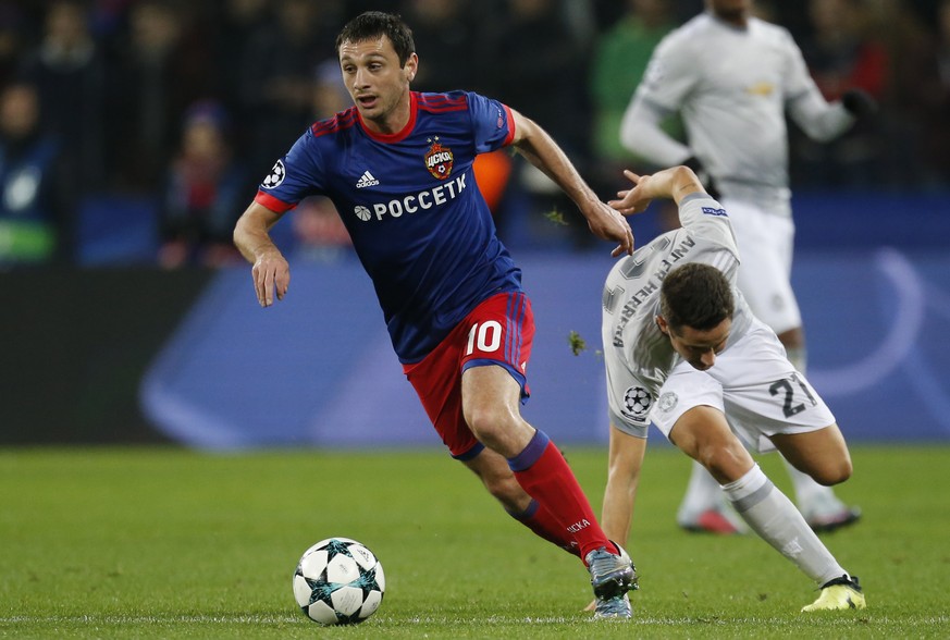 CSKA&#039;s Alan Dzagoev, left, is challenged by Manchester United&#039;s Ander Herrera during the group A Champions League soccer match between CSKA Moscow and Manchester United, in Moscow, Russia, W ...