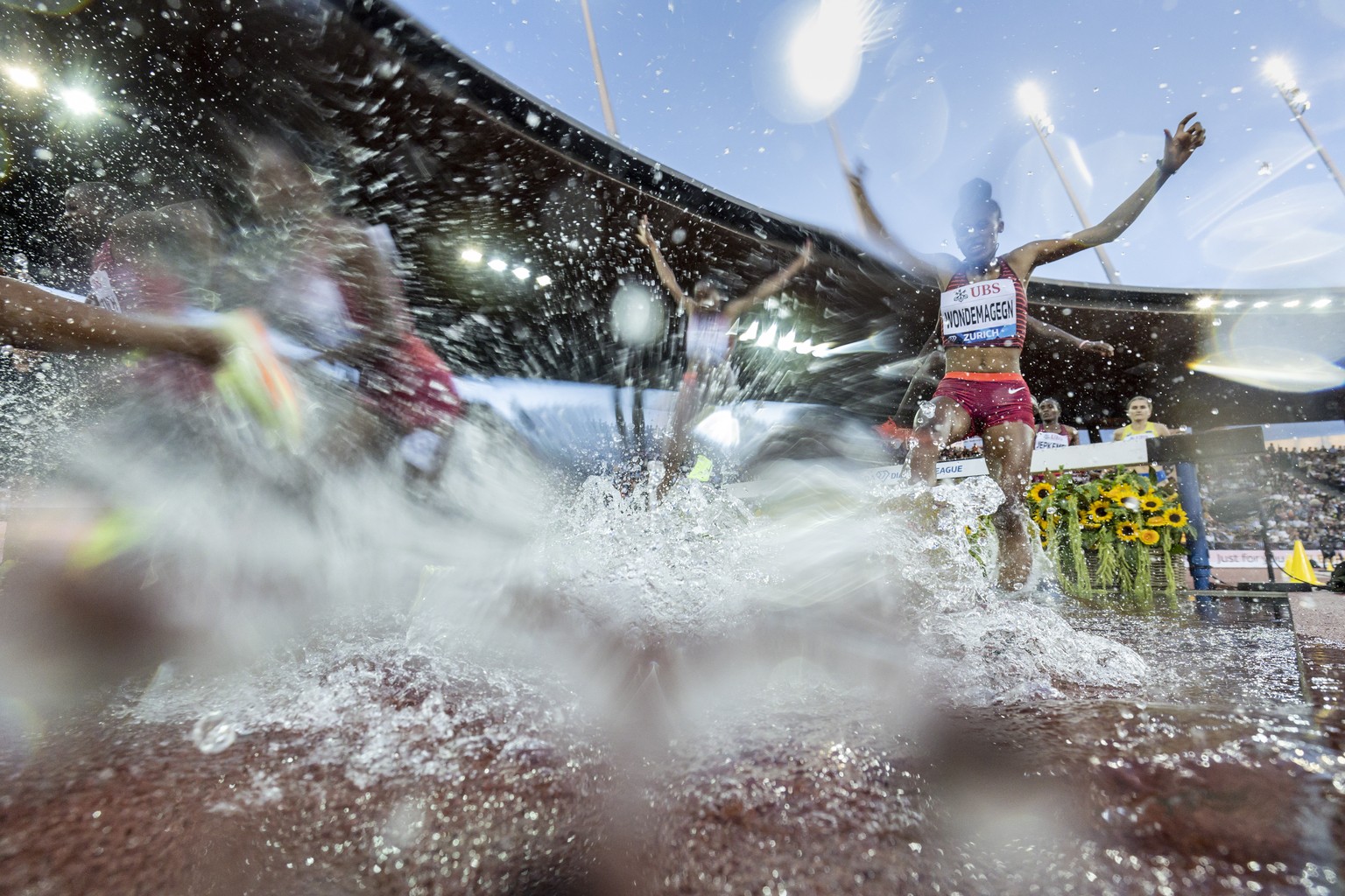 epa10170608 Zerfe Wondemagegn (R) of Ethiopia competes in the women&#039;s 3,000m Steeplechase race during the Diamond League Weltklasse Zurich international athletics meeting at the Letzigrund stadiu ...