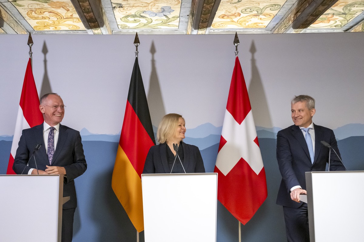 Gerhard Karner (Bundesminister fuer Inneres der Republik Oesterreich), Nancy Faeser (Bundesministerin des Innern und fuer Heimat der Bundesrepublik Deutschland) und Beat Jans (Vorsteher des Eidgenoess ...