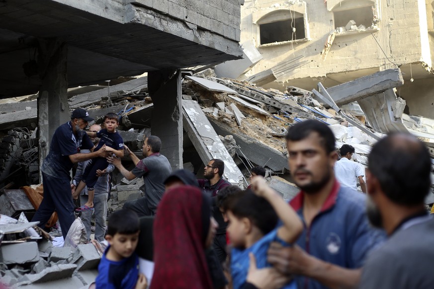 Palestinians evacuate families from their homes following an Israeli airstrike in Jabaliya refugee camp, on the outskirts of Gaza City, Sunday, Nov. 5, 2023. (AP Photo/Mohammed Alaswad)