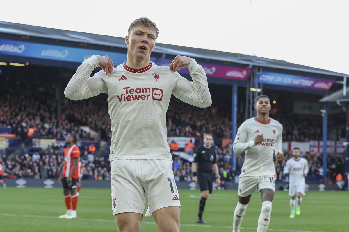 Manchester United's Rasmus Hojlund celebrates after scoring his side's opening goal during the English Premier League soccer match between Luton Town and Manchester United at Kenilworth Road ...