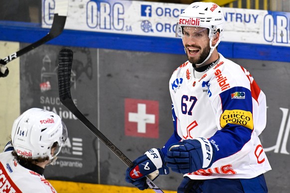 Klotens Oula Palve, jubelt beim 0:1 beim Eishockey-Qualifikationsspiel der National League zwischen dem HC Ajoie und dem EHC Kloten, am Freitag 17.Oktober 2025, in der Raiffeisen Arena in Porrentruy.( ...