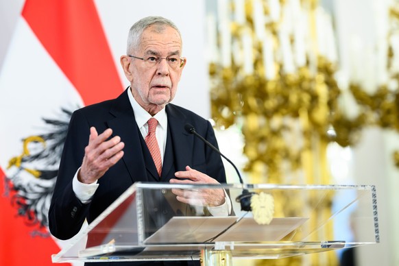 epa11830800 Austrian President Alexander Van der Bellen attends a joint press conference with Swiss Federal Councillor Keller-Sutter after their meeting in Vienna, Austria, 17 January 2025. Keller-Sut ...