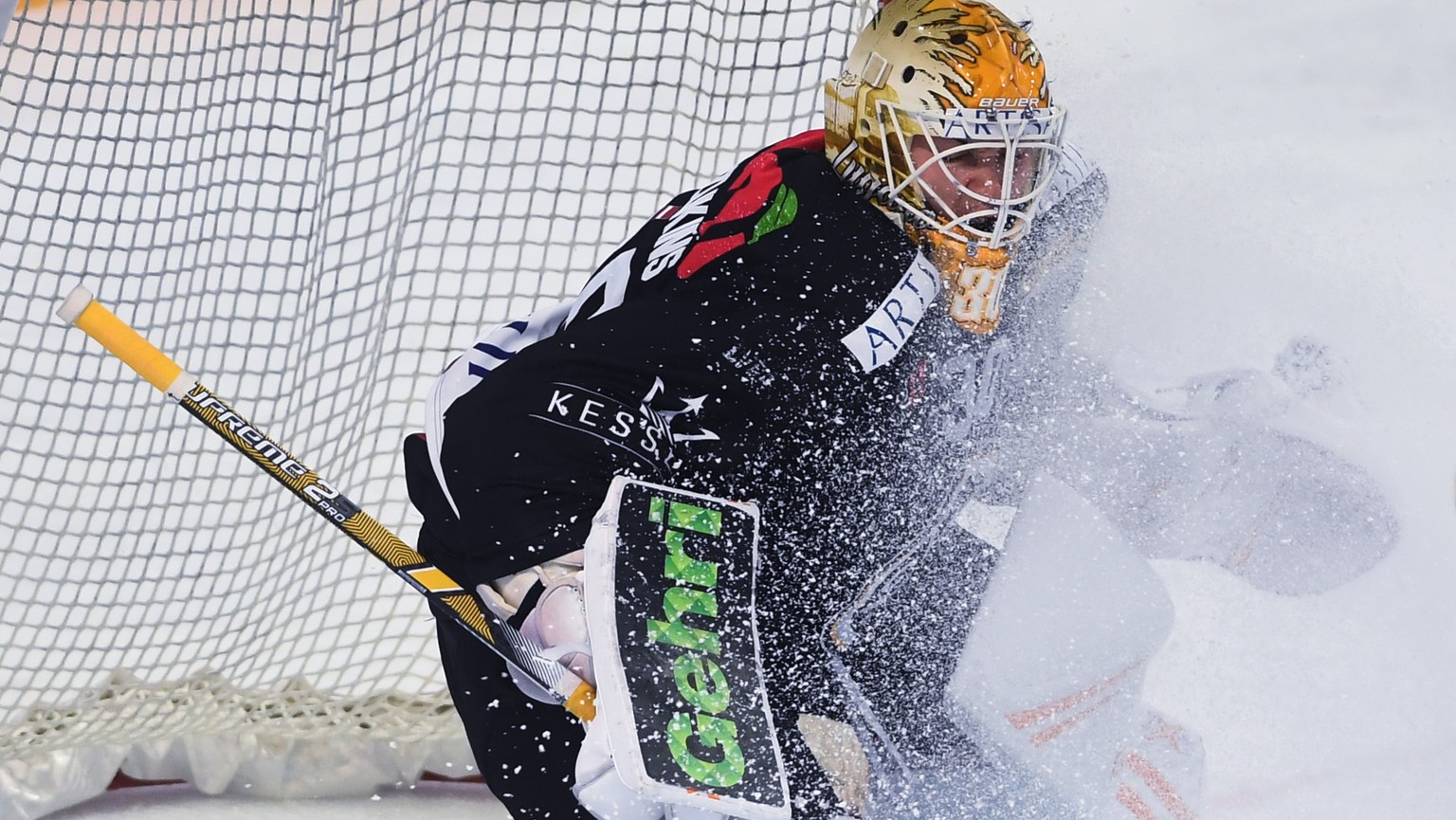 Lugano&#039;s goalkeeper Elvis Merzlikins in action, during the regular season game of the National League Swiss Championship 2018/19 derby between HC Lugano and HC Ambri Piotta, at the ice stadium Co ...