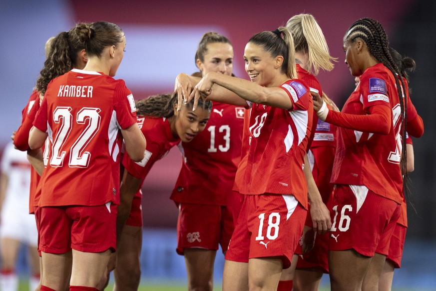 Switzerland's Viola Calligaris, 3nd from right, celebrates with her team after scoring the third goal during the FIFA 2027 Women's World Cup League B - Group B2 qualifying soccer match betwe ...
