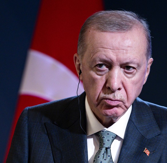epa12063002 Turkish President Recep Tayyip Erdogan attends a joint press conference with Italian Prime Minister Giorgia Meloni, during the IV Italy-Turkiye Summit at Villa Doria Pamphilj in Rome, Ital ...