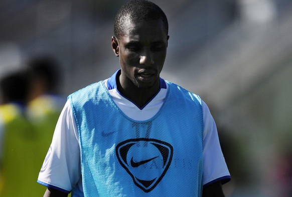 Der Basler Yapo Gilles Donald, kurz Yapi, vor dem Fussball Testspiel FC Basel gegen Schachtjor Donezk, am Samstag, 26. Juni 2010, in Wangen bei Olten. (KEYSTONE/Steffen Schmidt)