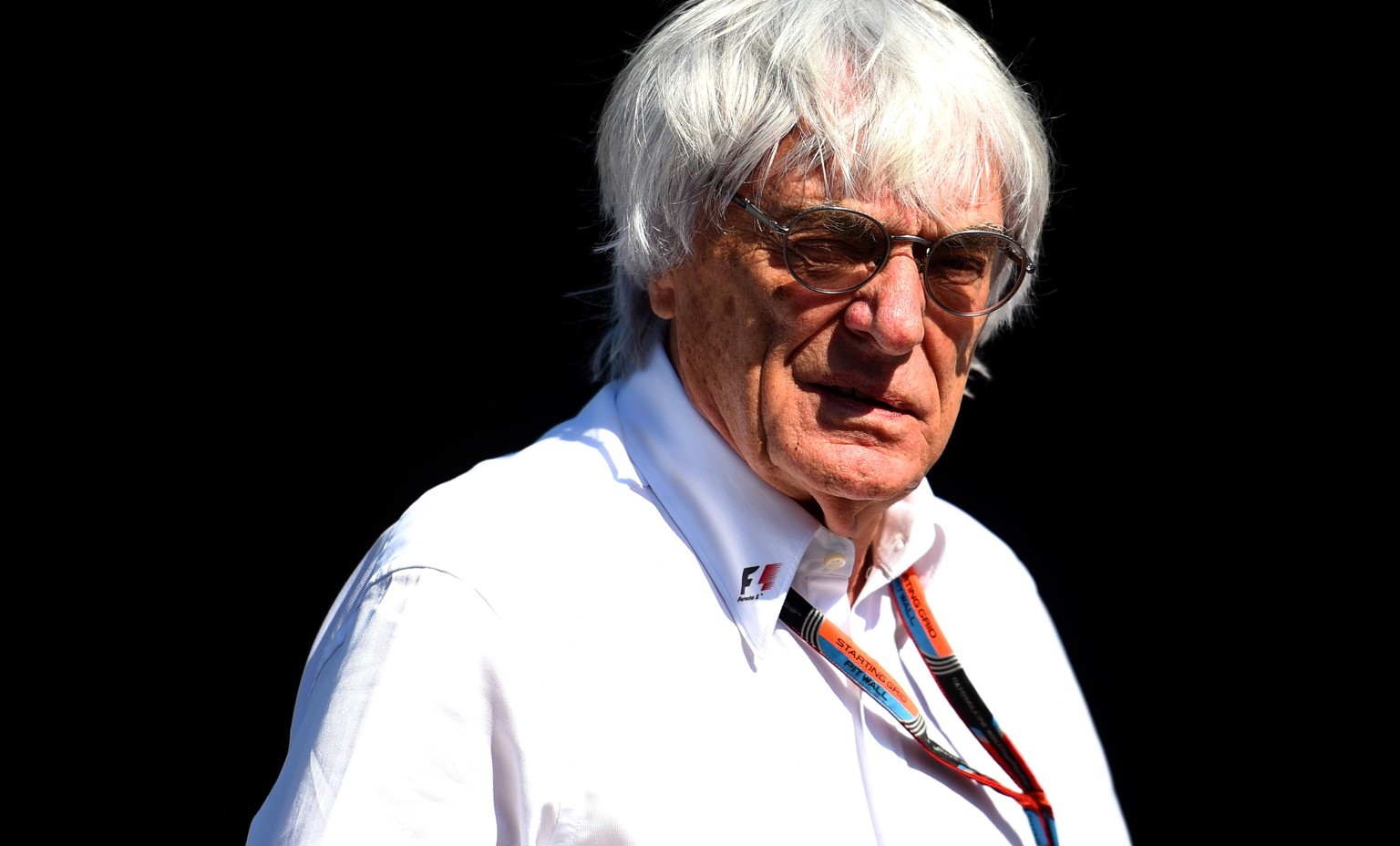 Was führt Bernie Ecclestone im Schild?