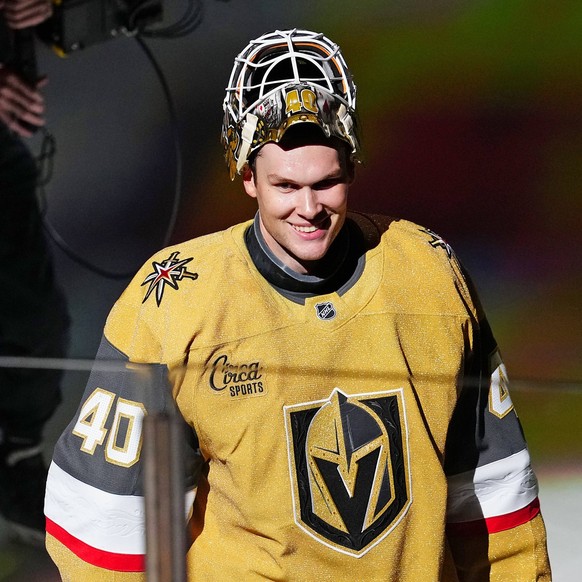 NHL, Eishockey Herren, USA Detroit Red Wings at Vegas Golden Knights Nov 4, 2025 Las Vegas, Nevada, USA Vegas Golden Knights goaltender Akira Schmid 40 is named First Star of the Game after the Golden ...