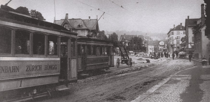 Ein Foto von 1910: Beim Abriss des Kirchleins sanierte man die Röschibachstrasse, die damals bis zur Wipkingerbrücke führte.