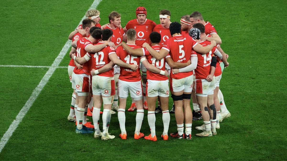 PARIS, FRANCE - JANUARY 31: Players of Team Wales react during the Guinness Six Nations 2025 match between France and Wales at Stade de France on January 31, 2025 in Paris, France. (Photo by Xavier La ...