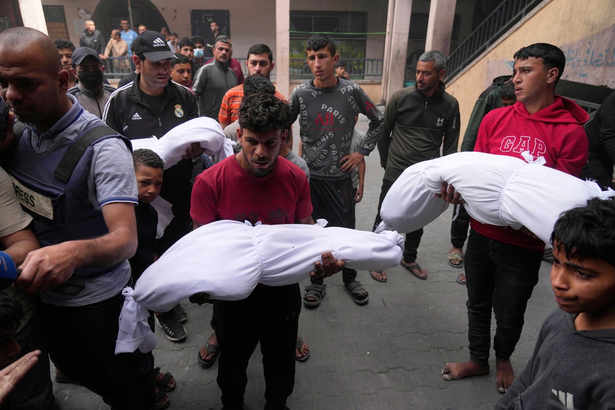 Palestinians bid farewell to their relatives who were killed in Israeli airstrikes early this morning on Yaffa School, in Gaza City, Wednesday, April 23, 2025. (AP Photo/Jehad Alshrafi)
Israel Palesti ...