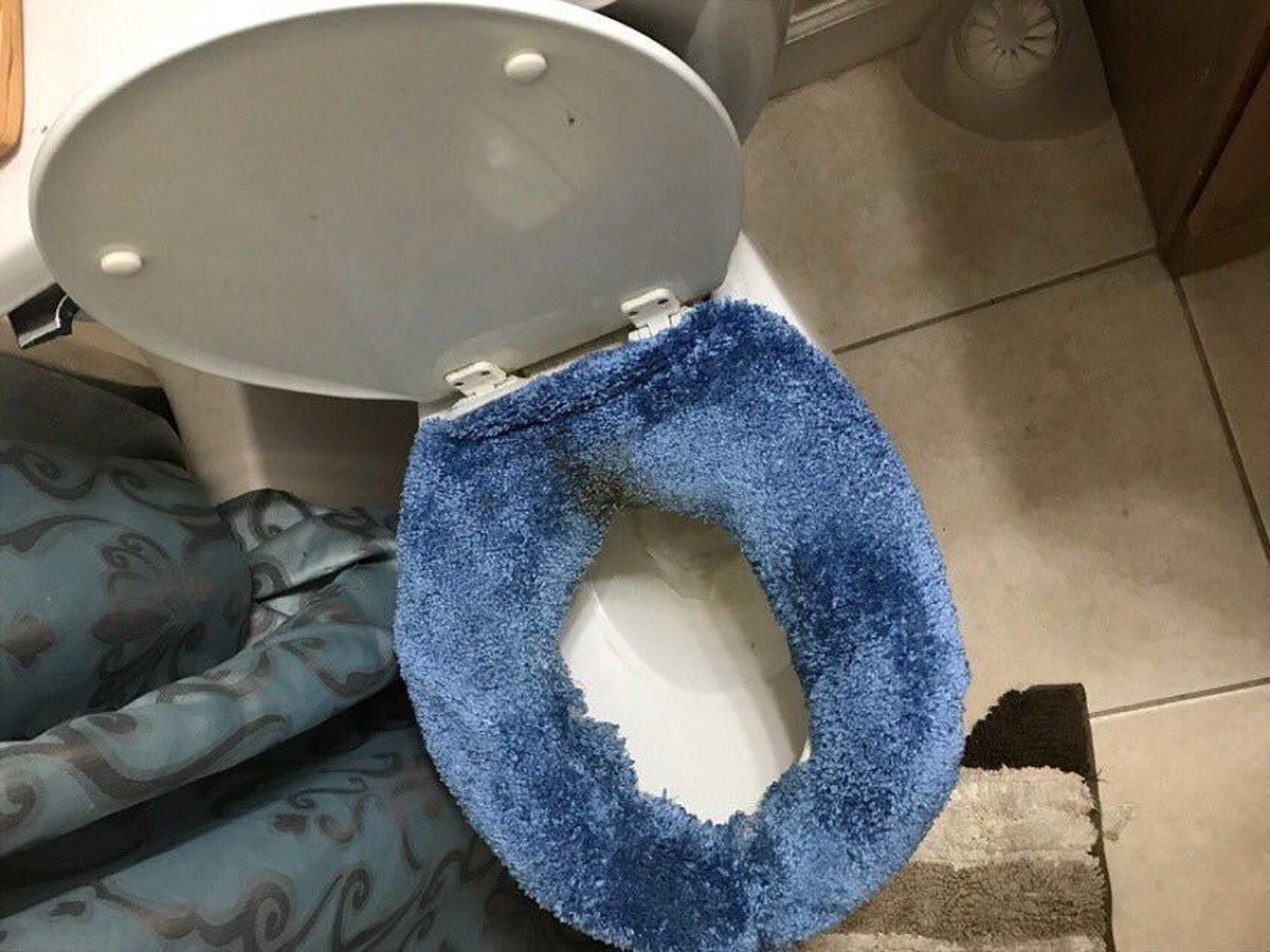 wc badezimmer spannteppiche teppich https://www.reddit.com/r/AskReddit/comments/5vzhtk/people_of_reddit_with_carpet_in_their_bathrooms/