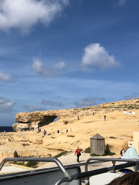 Naturwunder «Azure Window» zerstört und spurlos verschwunden 
Ich war vor zwei Tagen auf Gozo und habe mir die wunderschöne Insel angeschaut. Bei diesem Monument habe ich es mir erspart zwischen den v ...