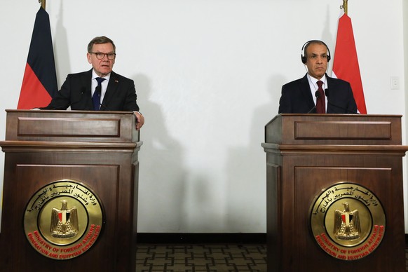 German Foreign Minister Johann Wadephul, left, and his Egyptian counterpart Badr Abdelatty, speak during a press conference in Cairo, Egypt, Tuesday, Oct. 7, 2025. (AP Photo/Khaled Elfiqi)
Egypt Germa ...