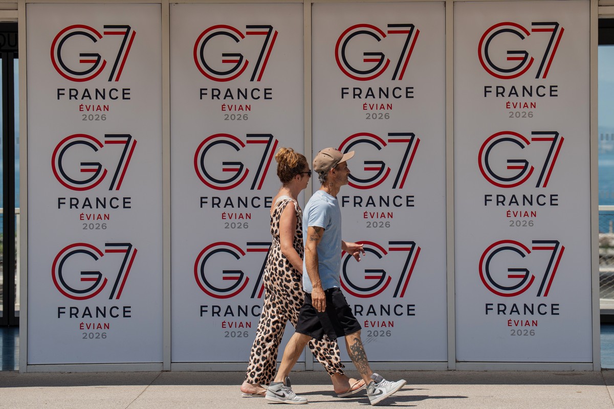 KEYPIX - People walk past a G7 banner in Evian-les-Bains, eastern France, Thursday, May 28 , 2026, where the G7 summit is set to take place June 15 to 17th 2026. (KEYSOTNE/AP Photo/Baz Ratner)