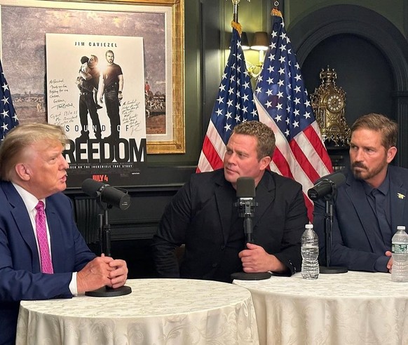 Donald Trump, Tim Ballard und Jim Caviezel an einem Presseanlass für Sound of Freedom Juli 2023

https://www.instagram.com/p/Cu7dh45upeX/?img_index=1