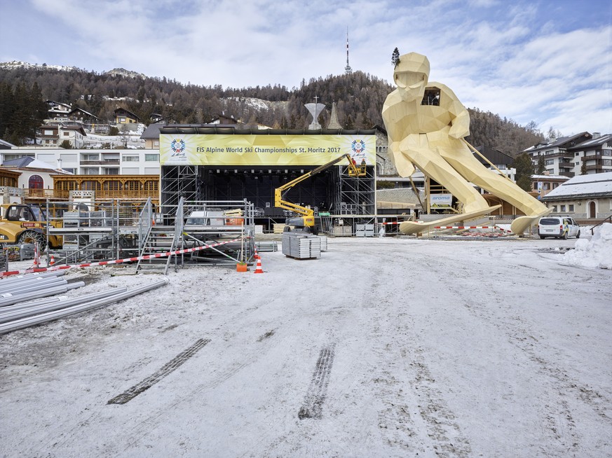 ZU DEN VORBEREITUNGEN FUER DIE ALPIN SKI WM 2017 IN ST. MORITZ STELLEN WIR IHNEN HEUTE, MITTWOCH, 1. FEBRUAR 2017, FOLGENDES NEUES BILDMATERIAL ZUR VERFUEGUNG --- The 19 meter tall wooden ski racer st ...