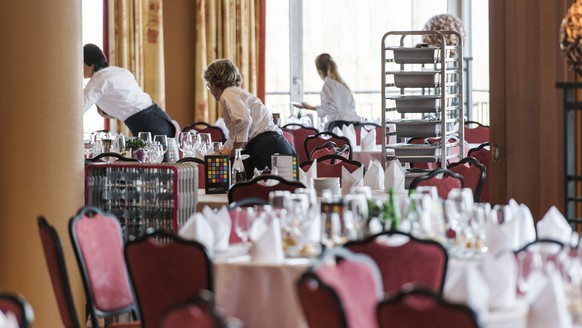 THEMENBILD ZUM BERICHT UEBER DIE AUSWIRKUNGEN DER PERSONENFREIZUEGIGKEIT AUF DEN SCHWEIZER ARBEITSMARKT --- Auswirkungen der Personenfreizügigkeit auf den Schweizer Arbeitsmarkt und die Sozialversiche ...