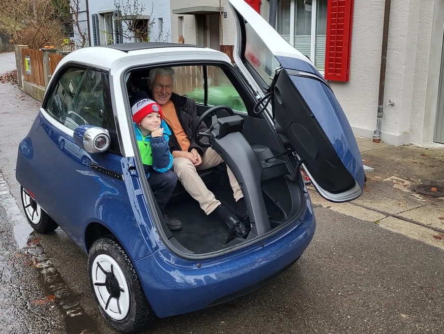 Driving grandson to FC training: The Microlino also has its appeal for a grandfather.