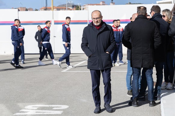 epa11099018 Cagliari Mayor Paolo Truzzu arrives for the wake of Gigi Riva set up in the Unipol Domus stadium in Cagliari, Italy, 23 January 2024. Italian football legend Luigi &#039;Gigi&#039; Riva wh ...