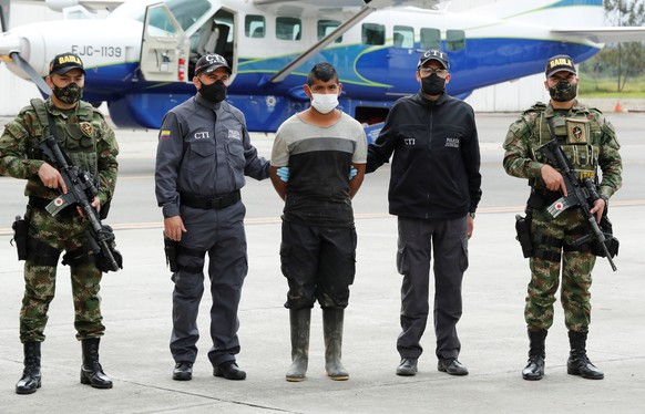 epa08494675 Members of the Armed Forces pose together with the member of the Mobile Column Dagoberto Ramos detained, in Bogota, Colombia, 18 June 2020. In the last hours, members of the National Army, ...