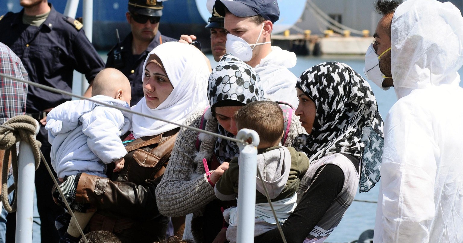 Bootsflüchtlinge bei der Ankunft in Palermo, Sizilien.&nbsp;