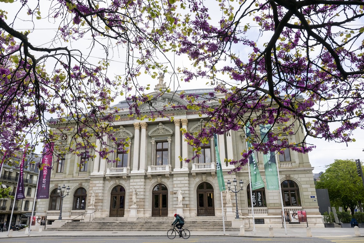 Le batiment du Grand Theatre est photographie avant une conference de presse, sur la presentation de la saison 2024-25 du Grand Theatre de Geneve, ce mercredi 24 avril 2024 a Geneve. (KEYSTONE/Martial ...