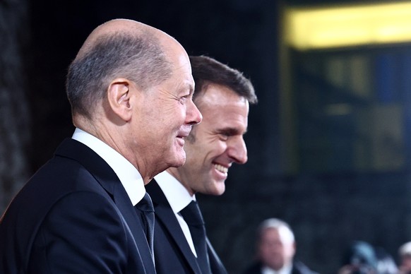epa11096587 German Chancellor Olaf Scholz (L) welcomes French President Emmanuel Macron at the Chancellery in Berlin, Germany, 22 January 2024. Chancellor Scholz and President Macron met for bilateral ...