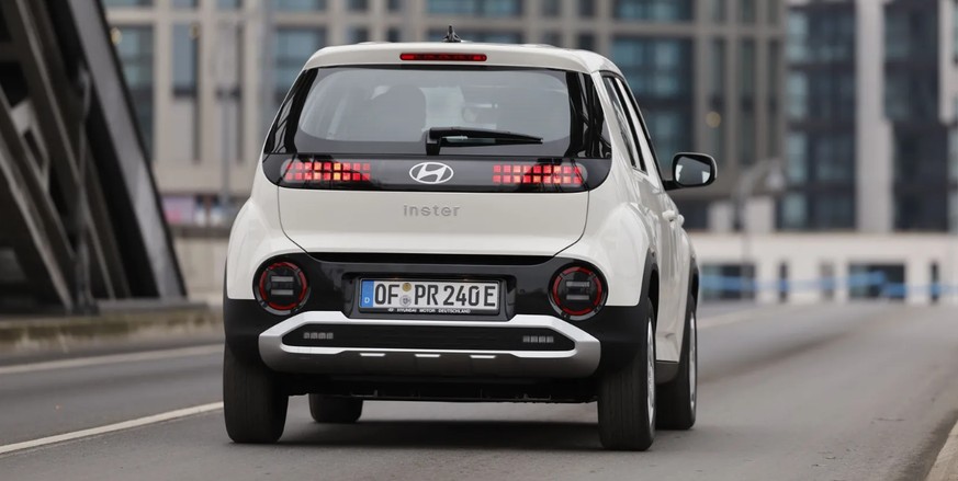 Pixel-Optik am Heck wie bei den grösseren Ioniq-Modellen von Hyundai.