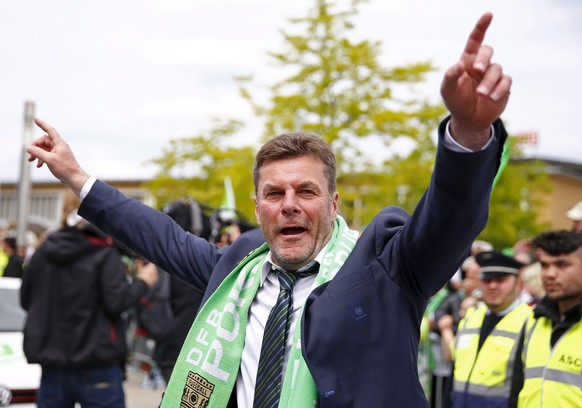 VFL Wolfsburg coach Dieter Hecking celebrates winning the German Cup (DFB Pokal) soccer tournament, upon his team&#039;s arrival in Wolfsburg, Germany May 31,2015. VfL Wolfsburg scored three times in  ...