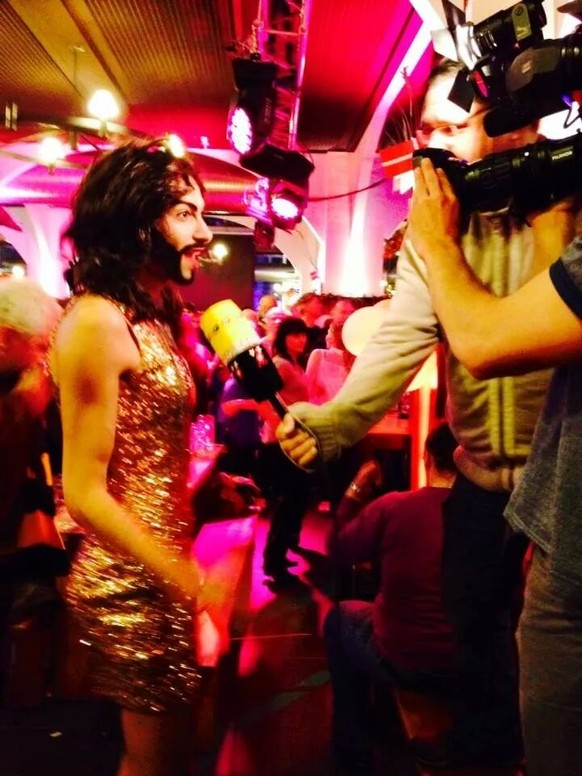 Julian Fricker alias Shiaz Legz alias Conchita-Wurst-Double musste schon Interviews geben.