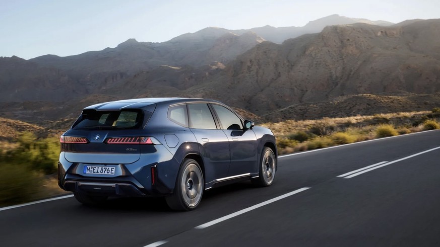 iX3. Neu gedacht: Das Fahrerlebnis soll sich laut BMW dank neuer Steuergeräte spürbar verändern.