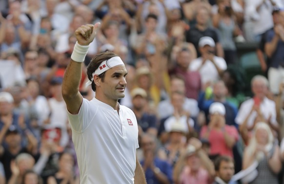 Switzerland&#039;s Roger Federer gives a thumbs up after winning his men&#039;s singles match against Germany&#039;s Jan-Lennard Struff, on the fifth day of the Wimbledon Tennis Championships in Londo ...