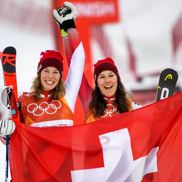 epa06552616 Gold medal winner Michelle Gisin (L) of Switzerland and Bronze medal winner Wendy Holdener (R) of Switzerland celebrate during the venue ceremony for the Women&#039;s Alpine Combined race  ...