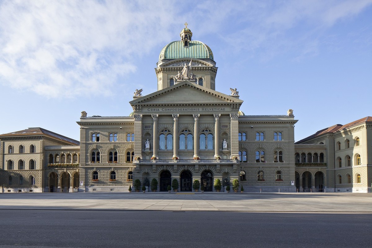 The Federal Palace and Federal Square in Berne, Switzerland, pictured on July 16, 2012. (KEYSTONE/Gaetan Bally)

Das Bundeshaus und der Bundesplatz in Bern, aufgenommen 16. Juli 2012. (KEYSTONE/Gaetan ...