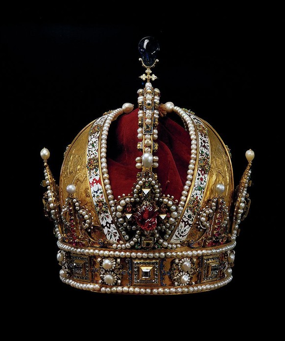 VIENNA, AUSTRIA - CIRCA 1602: Austrian imperial crown, produced by Jan Vermeyen in Prague in 1602 as a personal crown for Emperor Rudolpf II. 1602. (Photo by Imagno/Getty Images) [Oesterreichische Kai ...