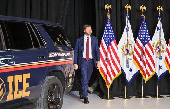 KEYPIX - epa12672363 US Vice President JD Vance arrives for a news conference after a roundtable with local leaders and community members about law and order and ICE operations in Minneapolis, Minneso ...